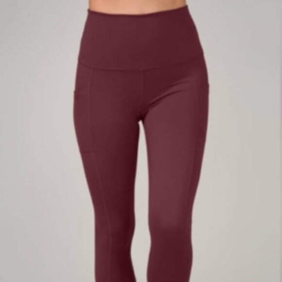 Stunning paire of Yogalious leggings ! NWT retails for 78.00$ ! - Picture 1 of 4